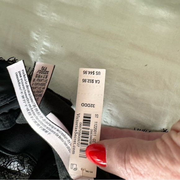 VS Demi Bra, Black Lace, No Lining, No Padding, 32DDD NWT - Picture 4 of 4